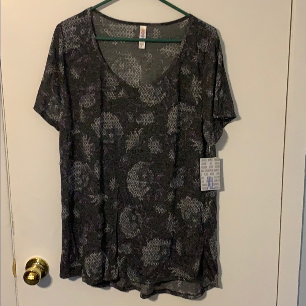LuLaRoe XL Classic Tee BNWT!